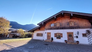 Eingang links zur Ferienwohnung