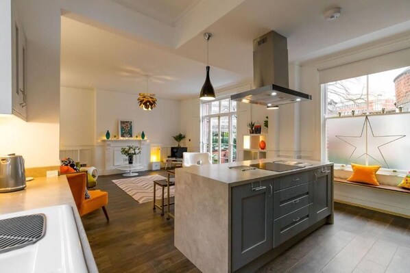 All Saints Green Cottage, Norwich - Host & Stay