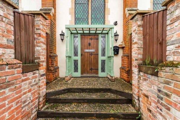 The Nave, Gorleston-On-Sea - Host & Stay