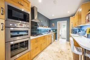 Maple House, Norwich - Host & Stay