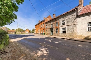 The Old Post Office, Docking - Host & Stay