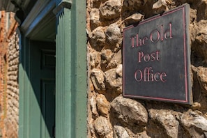 The Old Post Office, Docking - Host & Stay