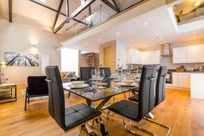 Oddfellows Hall, Holt - Host & Stay