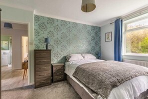 Church Close, Coltishall - Host & Stay