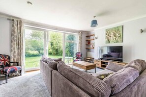Church Close, Coltishall - Host & Stay