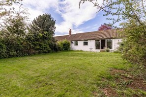 Church Close, Coltishall - Host & Stay