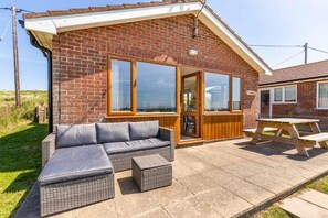 Breezy Bungalow, Eccles-on-Sea - Host & Stay