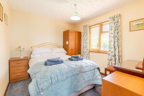 Breezy Bungalow, Eccles-on-Sea - Host & Stay