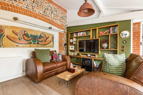 Nicholson Cottage, Happisburgh - Host & Stay
