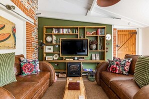 Nicholson Cottage, Happisburgh - Host & Stay