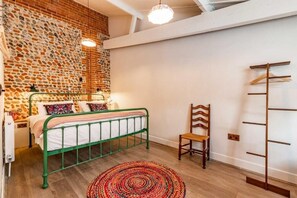 Nicholson Cottage, Happisburgh - Host & Stay