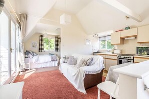 The Lodge at Alderfen View, Neatishead - Host & Stay