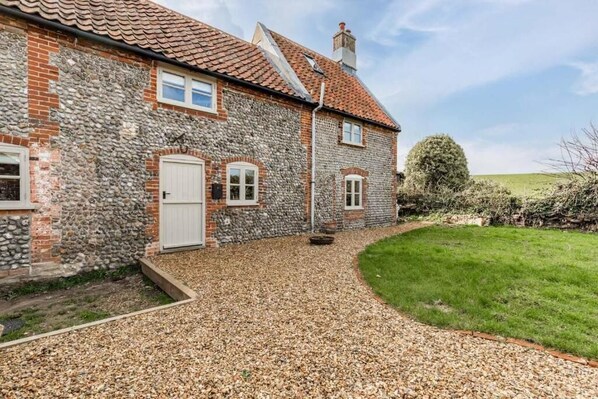 White End, Salthouse - Host & Stay