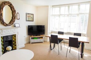 Apartment 5, York Terrace, Norwich - Host & Stay