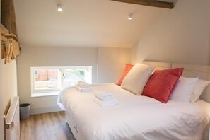 Boathouse Barn, Frettenham - Host & Stay
