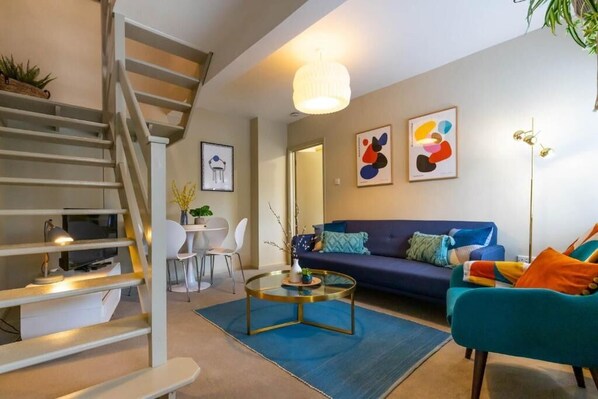 Corner Cottage, Norwich - Host & Stay