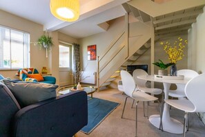 Corner Cottage, Norwich - Host & Stay