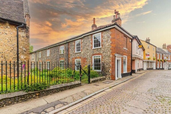 Princes Cottage, Norwich - Host & Stay