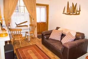 Shoemakers Cottage, Cromer - Host & Stay