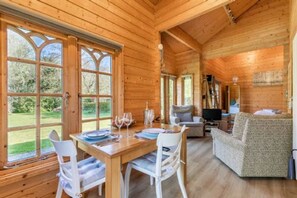 Violet Lodge, Hoveton Green - Host & Stay