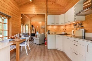 Violet Lodge, Hoveton Green - Host & Stay