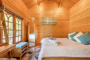Violet Lodge, Hoveton Green - Host & Stay