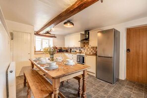 Sand Pit Cottage, Thorpe Market - Host & Stay