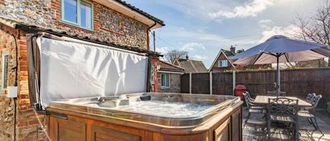 Sand Pit Cottage, Thorpe Market - Host & Stay