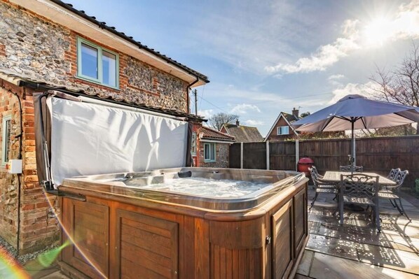 Sand Pit Cottage, Thorpe Market - Host & Stay
