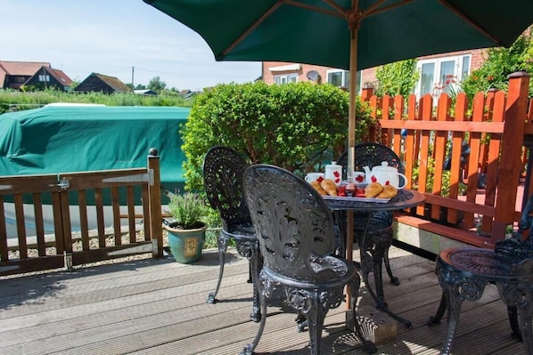 Quayside Cottage, Hoveton - Host & Stay
