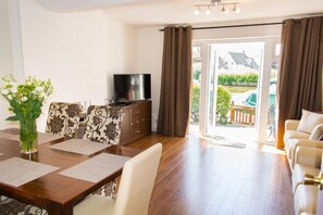 Quayside Cottage, Hoveton - Host & Stay