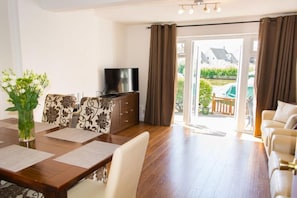 Quayside Cottage, Hoveton - Host & Stay