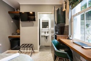 The Old Laundry House, Norwich - Host & Stay
