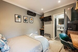 The Old Laundry House, Norwich - Host & Stay