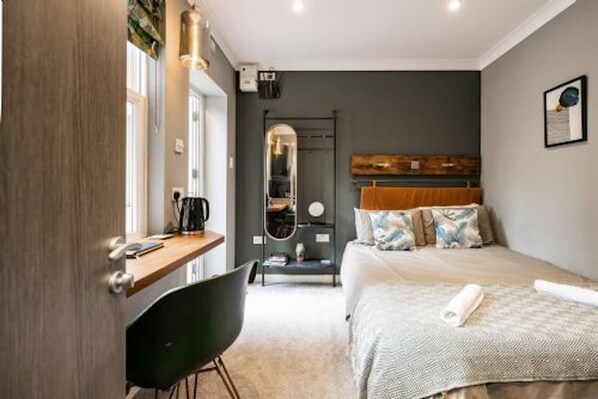 The Old Laundry House, Norwich - Host & Stay
