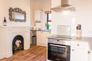 Rosary Road Apartment, Norwich - Host & Stay