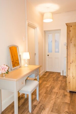 Rosary Road Apartment, Norwich - Host & Stay