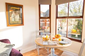 Rosary Road Apartment, Norwich - Host & Stay