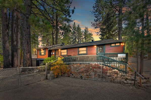 Forest Cottage W/Hot Tub