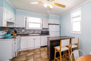 Fully equipped kitchen perfect for that home cooked meal by the beach.