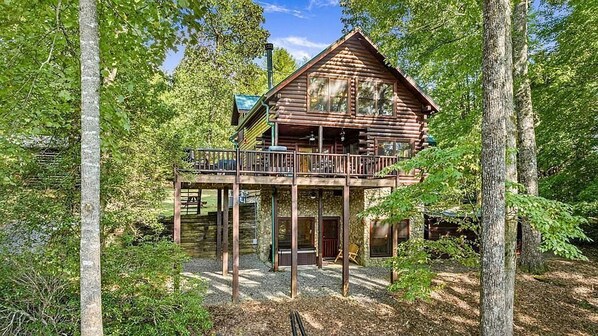 Outside view of cabin, deck, and hotub