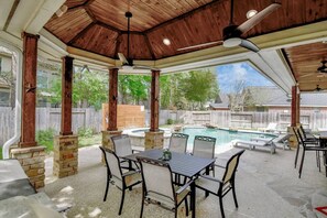 Outdoor dining