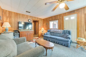 Living Room | Twin/Full Bunk Bed | Smart TV w/ Cable