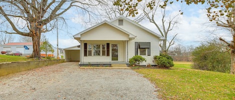 Portland Vacation Rental | 2BR | 1BA | 1,200 Sq Ft | 5 Steps to Enter