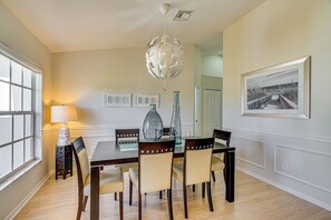 Formal Dining Area | Dishware/Flatware