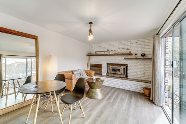 Sedona Vacation Rental | 1BR | 1BA | 600 Sq Ft | 1 Step Required