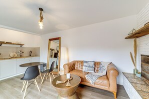 Living Room | Free WiFi | Central Heat & A/C
