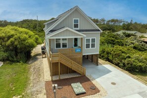SNH174: Twisted Pelican | Front Exterior