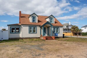 KDH383A: Oregon's Corner | Front Exterior