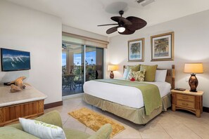 Primary bedroom with Cal-King bed, TV and Lanai access
